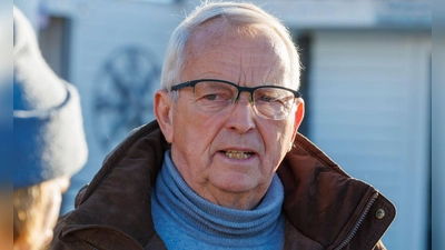 Umweltminister Backhaus stellt Ergebnisse der Senderauswertung vor. (Foto: Jens Büttner/dpa)