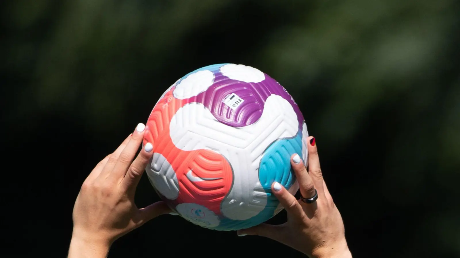 Der vierte Spieltag der Regionalliga führt die Frauen des SV Weinberg nach Kassel. (Foto: Sebastian Gollnow/dpa)