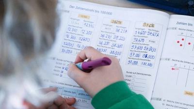 Lernen ist für einige Kinder in der Schule gar nicht so einfach. (Symbolbild) (Foto: Bernd Weißbrod/dpa)