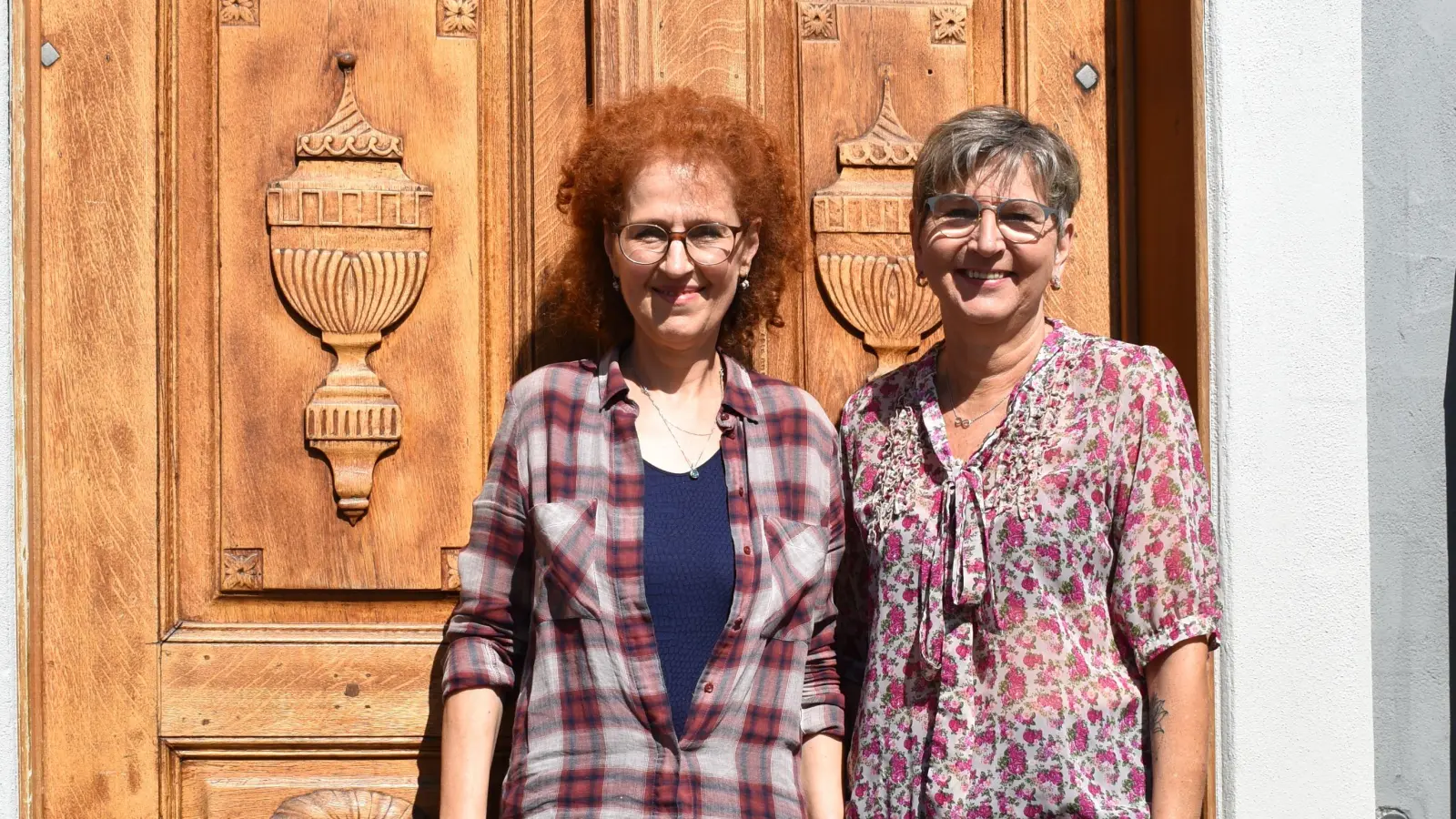 Ende August schließen die beiden Wirtinnen für sich das Kapitel „Scharfes Eck“ ab. Rund zehn Jahre waren Birgit Stark (links) und Moni Haidle die Pächterinnen am Neustädter Marktplatz. (Foto: Ute Niephaus)