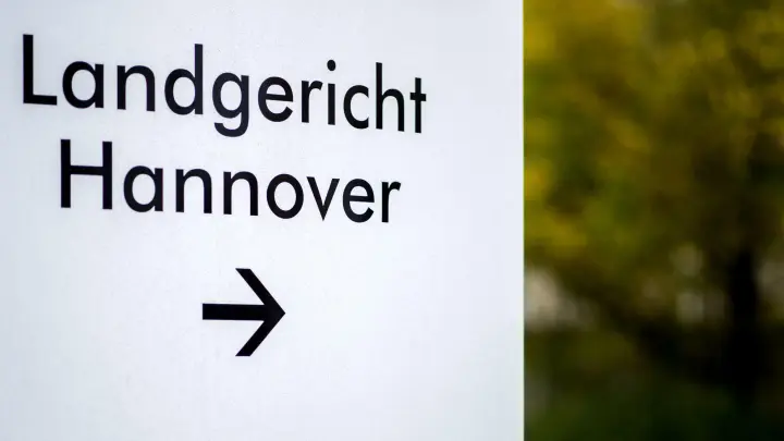 Das Landgericht Hannover verhandelt den Fall einer Vergewaltigung in einem Alten- und Pflegeheim. (Foto: Hauke-Christian Dittrich/dpa)