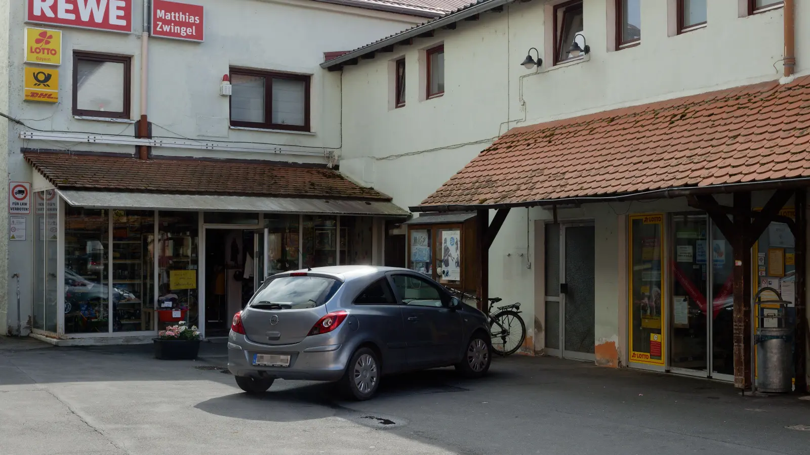 Der Rewe-Markt im Burghaslacher Ortskern ist seit dem Monatsende Geschichte. Das Foto entstand kurz vor der Schließung. (Foto: Nicolas Sportelli)