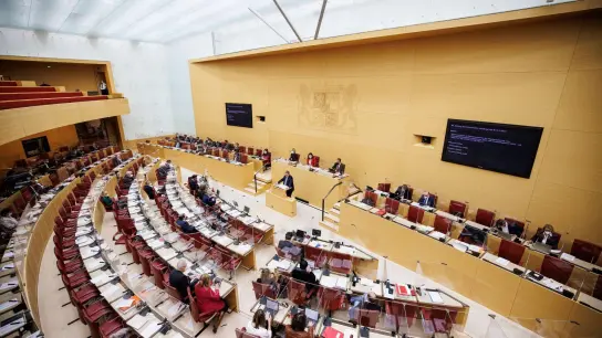 Im Landtag von Bayern wird eine Sitzung abgehalten. (Foto: Matthias Balk/dpa/Archivbild)