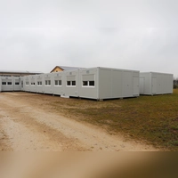 Müssen zusätzliche Container her? Aktuell findet der Unterricht für die Grundschülerinnen und Grundschüler in Mitteleschenbach neben der Mönchswaldhalle statt. (Foto: Antonia Müller)