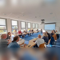 Der Konferenzraum im Technologie- und Informationszentrum befindet sich zwar im ersten Obergeschoss, ist aber mit einem Aufzug barrierefrei erreichbar. Hier soll künftig der Haupt-, Finanz- und Wirtschaftsausschuss tagen. (Foto: Florian Schwab)