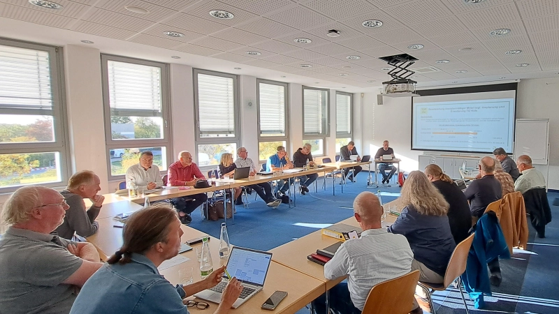 Der Konferenzraum im Technologie- und Informationszentrum befindet sich zwar im ersten Obergeschoss, ist aber mit einem Aufzug barrierefrei erreichbar. Hier soll künftig der Haupt-, Finanz- und Wirtschaftsausschuss tagen. (Foto: Florian Schwab)
