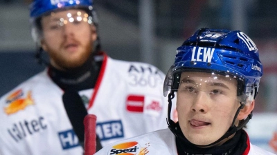 Moritz Elias bleibt noch länger in Augsburg. (Archivbild) (Foto: Sven Hoppe/dpa)