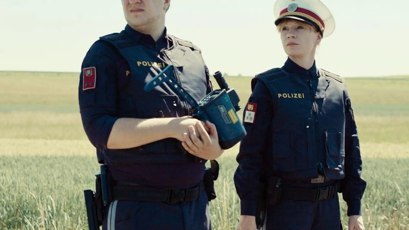 Hektisch geht es bei Polizei-Einsätzen von Andrea (Birgit Minichmayr) und Georg (Thomas Schubert) eigentlich nie zu. (Foto: Majestic/dpa)