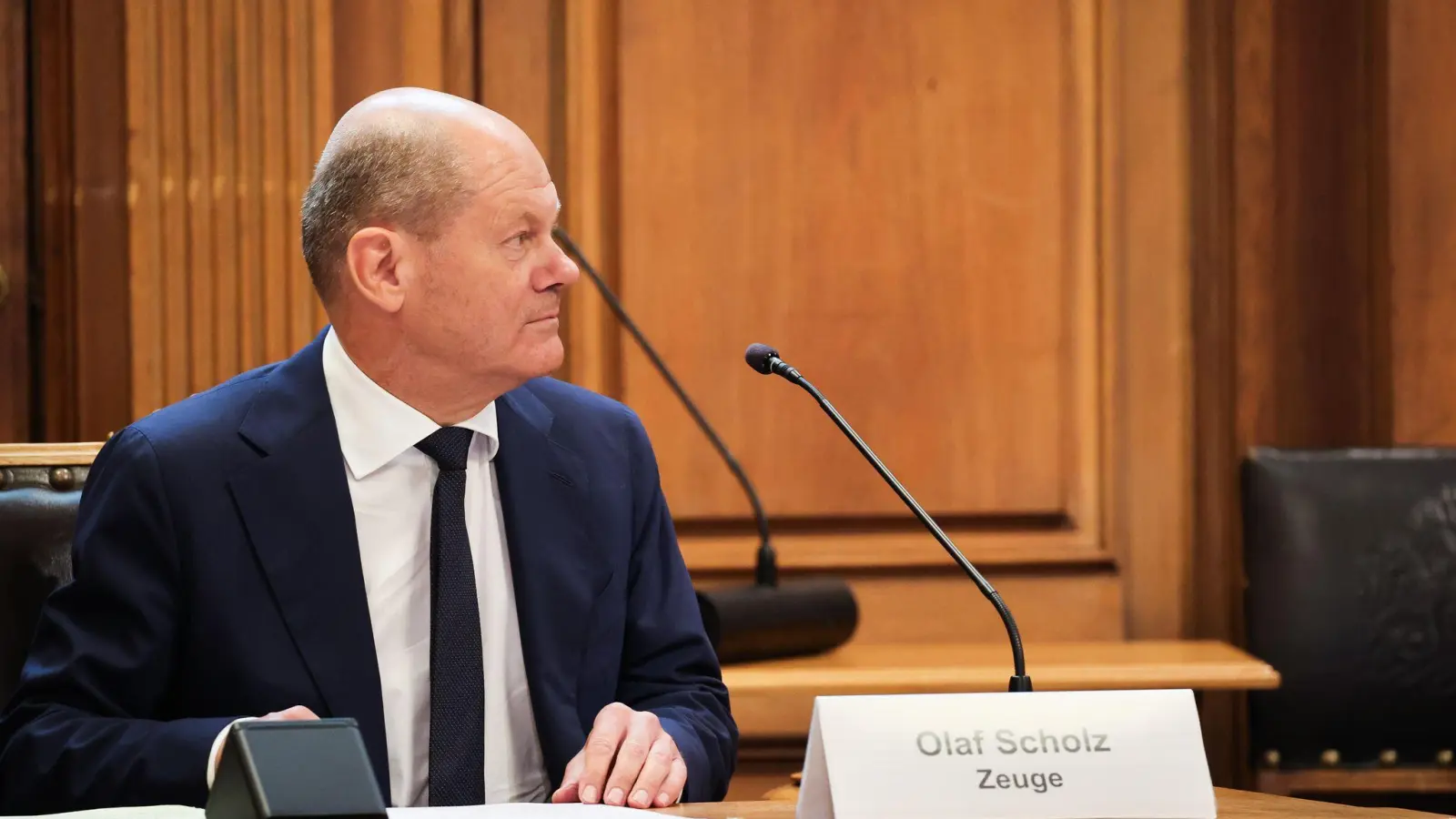 Olaf Scholz im August vergangenen Jahres als „Zeuge“ während einer Sitzung des Parlamentarischen Untersuchungsausschusses „Cum-Ex“ in Hamburg. (Foto: Christian Charisius/dpa)