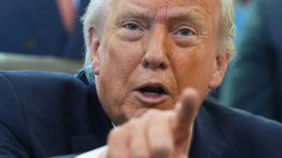 Weitere Kriegsschiffe seien unterwegs in Richtung Iran, sagt US-Präsident Donald Trump. (Foto: Evan Vucci/AP/dpa)