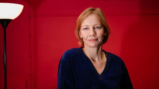 Schauspielerin Sandra Hüller in einem kleinen Saarbrücker Programmkino. (Foto: Oliver Dietze/dpa)