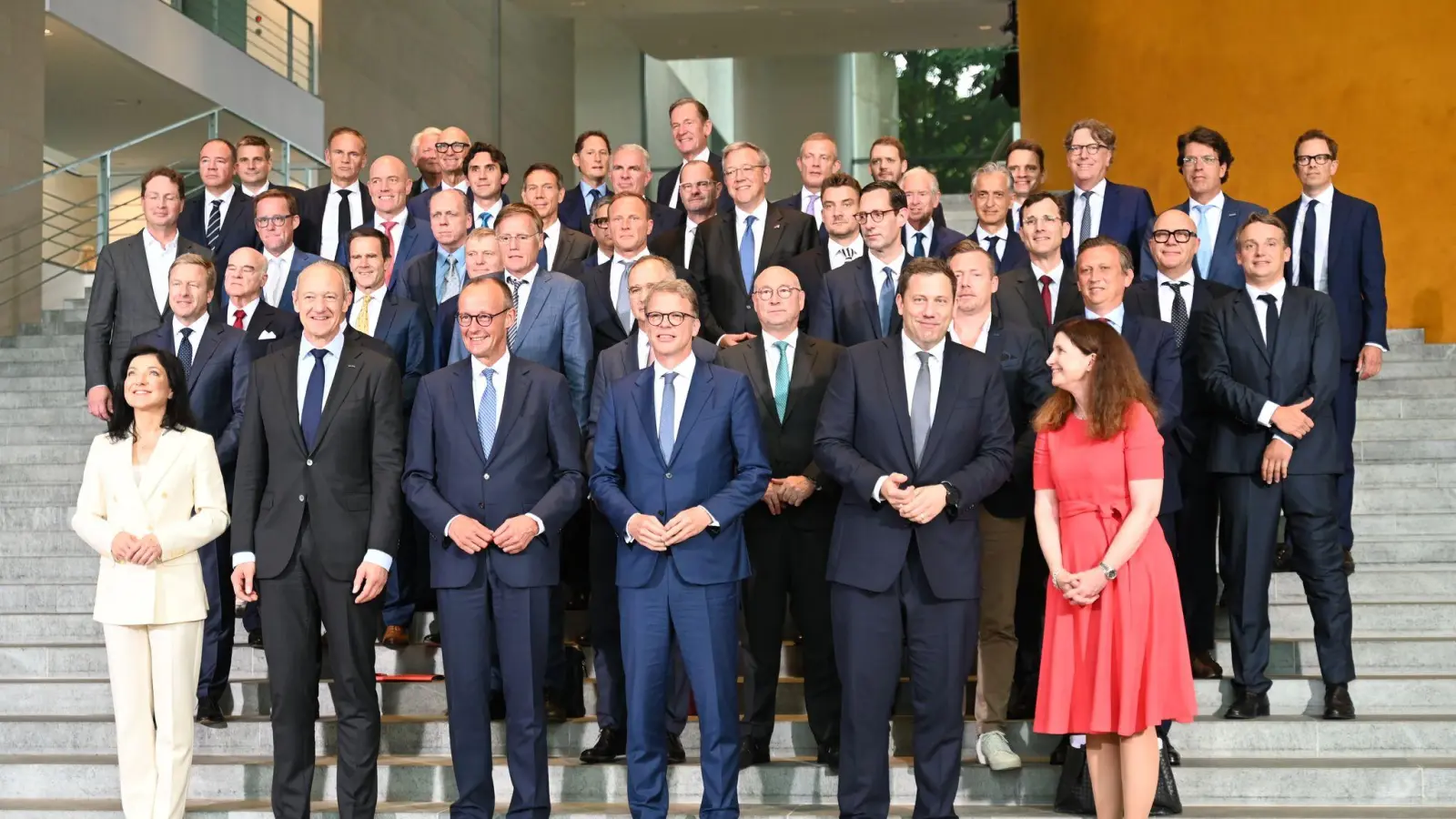 Gruppenbild mit zwei Frauen. (Foto: Katharina Kausche/dpa)