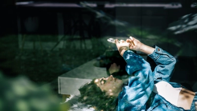 Sensibilisierung notwendig: Klassenchats können die Kommunikation im Schulalltag erleichtern - doch es braucht Regeln. (Foto: Zacharie Scheurer/dpa-tmn)