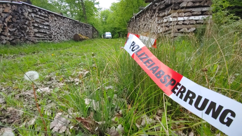 Rund um den Tatort bei Burgbernheim hat die Polizei Spuren gesichert. Ihre Auswertung dauert an. (Foto: Katrin Merklein)