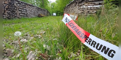 Rund um den Tatort bei Burgbernheim hat die Polizei Spuren gesichert. Ihre Auswertung dauert an. (Foto: Katrin Merklein)