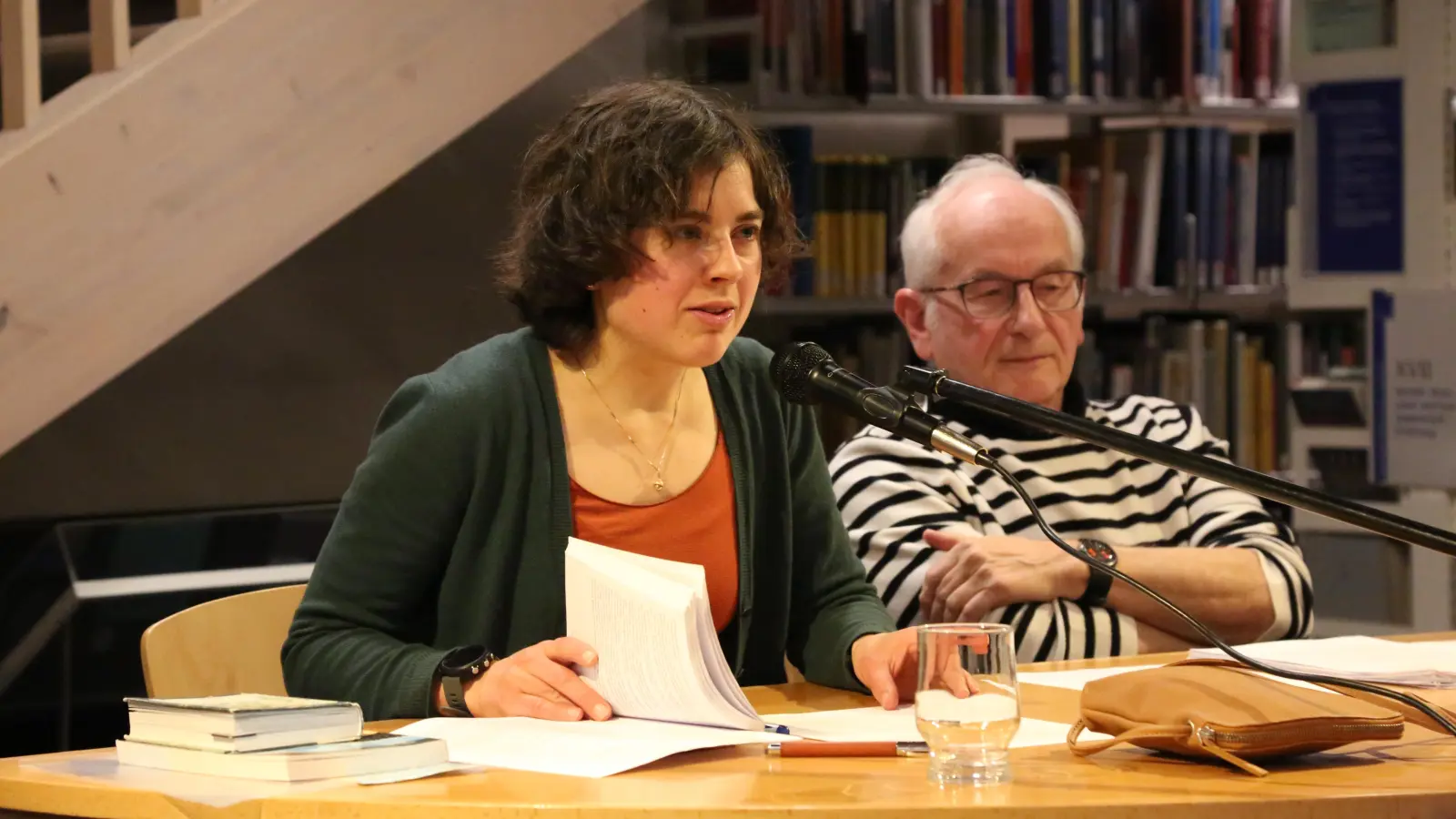 Lasen aus dem Roman „Als der See kam“: die Autorin Nadine Kießling und ihr Verleger Dr. Johann Schrenk. (Foto: Martina Kramer)