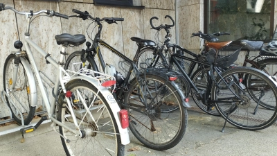 Immer mehr Arbeitnehmer fahren mit dem Rad zur Arbeit, aber auch in der Freizeit werden besonders E-Bikes seit Jahren häufiger benutzt. Der Landkreis Ansbach hat vor, das Wegenetz für die Radler weiter zu verbessern. (Foto: Thomas Schaller)