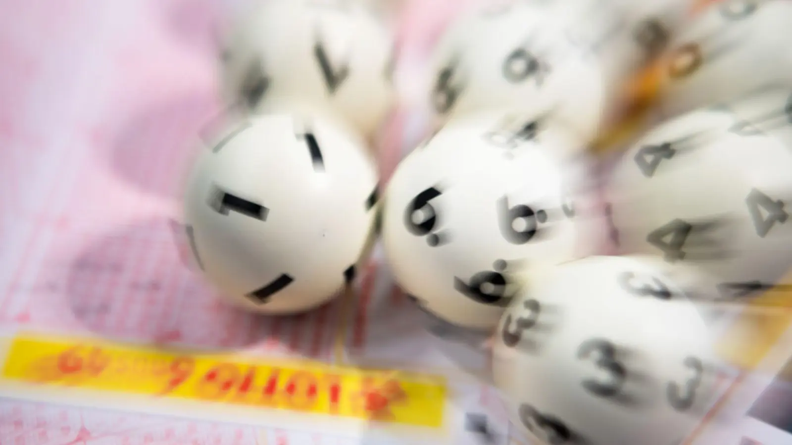 Ein Spieler aus Schwaben knackte als einziger den Jackpot der höchsten Gewinnklasse im Spiel77. (Symbolbild) (Foto: Tom Weller/dpa)