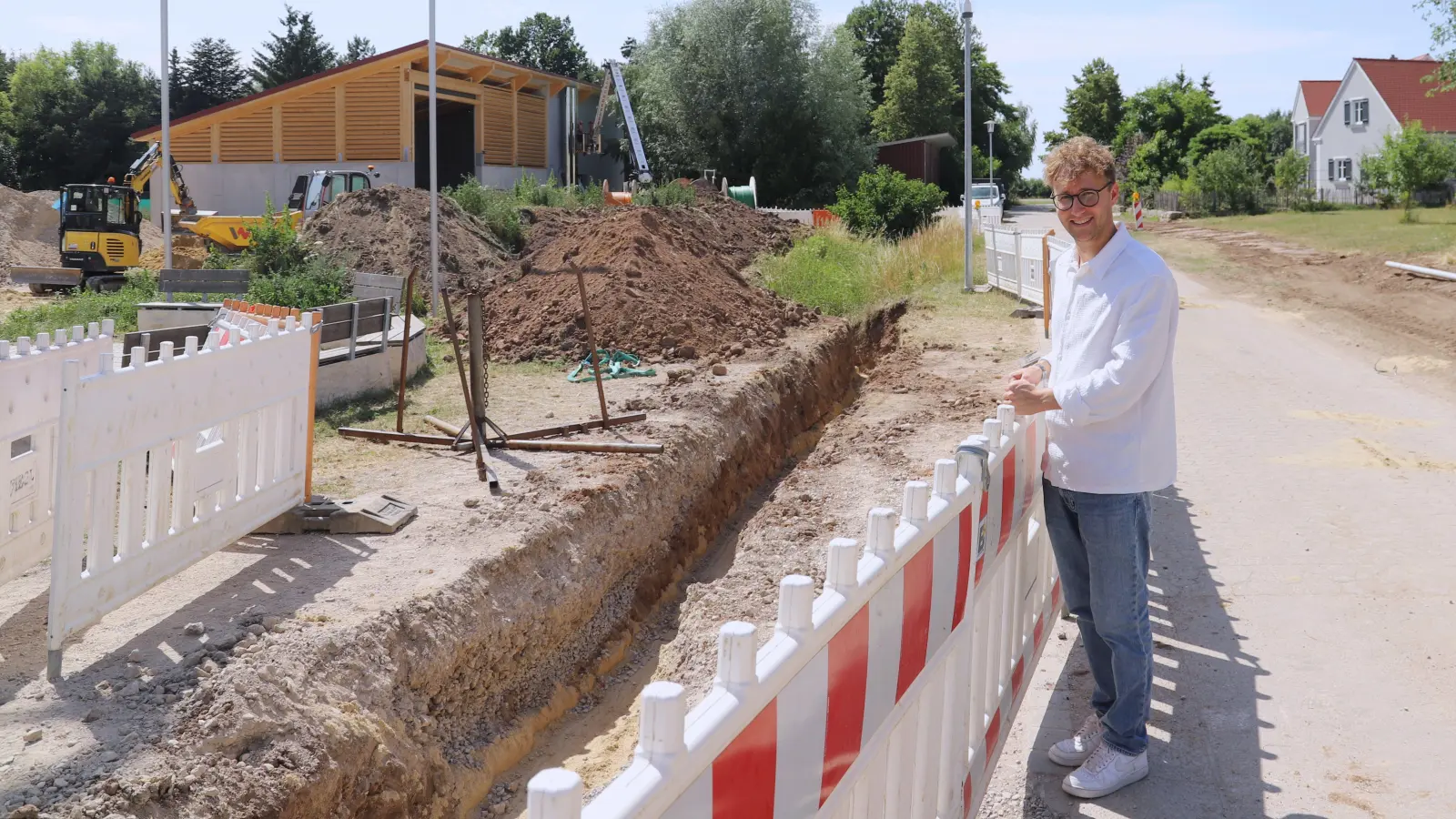 Bürgermeister Marco Meier, hier Ende Juni bei einem Besuch der Baustelle, begleitet das Projekt als Chef des Aufsichtsrats. (Archivbild: Oliver Herbst)
