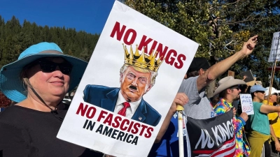 Kritiker werfen US-Präsident Donald Trump vor, zu viel Macht an sich zu reißen. (Foto: Barbara Munker/dpa)