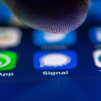 Alle Signal-Nachrichten und -Medien direkt auf dem Gerät sichern - das klappt jetzt auch auf iPhones und iPads. (Foto: Zacharie Scheurer/dpa-tmn)