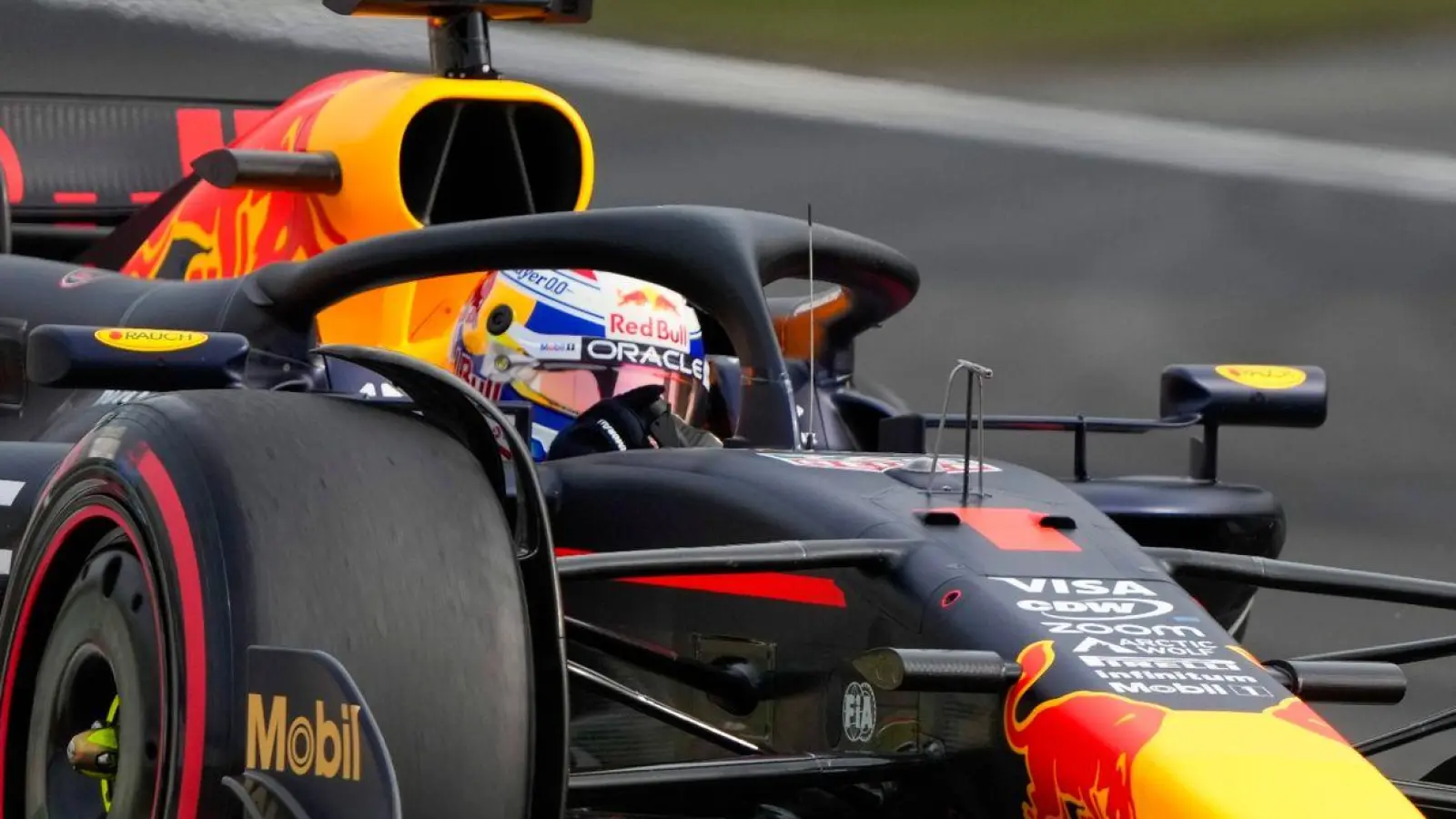 Schnappte sich in China die Pole Position: Max Verstappen. (Foto: Andy Wong/AP)