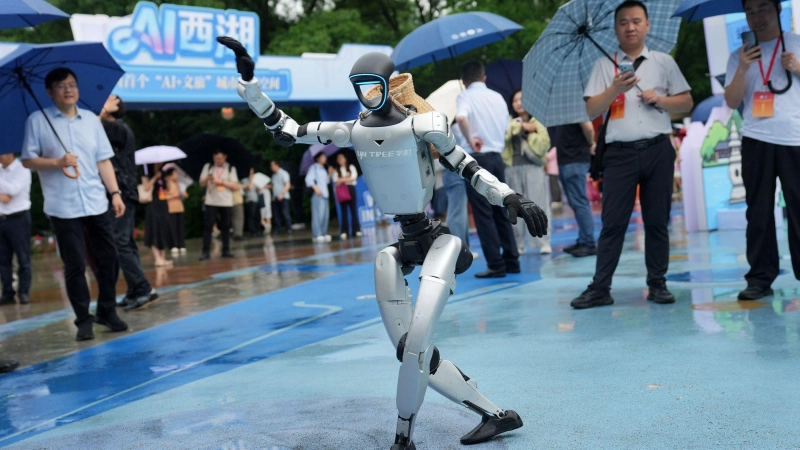Ein von Unitree entwickelter Roboter führt einen Tanz vor. (Archivbild)  (Foto: Han Chuanhao/XinHua/dpa)
