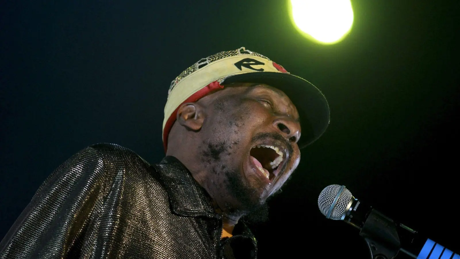 Jimmy Cliff - hier bei einem Auftritt 2015 in Spanien. (Archivbild) (Foto: Juan Herrero/dpa)