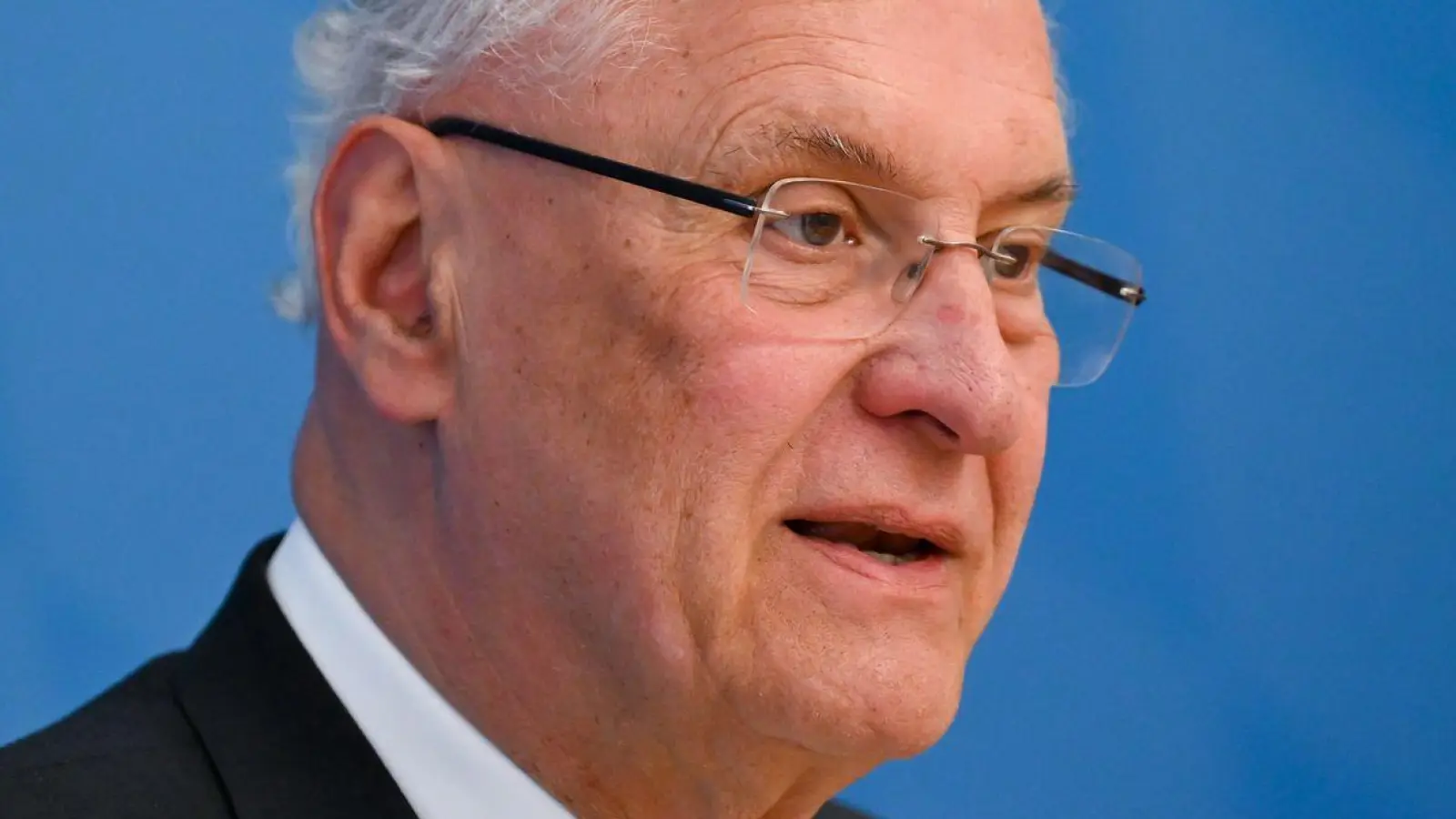 Der Innenminister rechnet im Moment nicht mit gewalttätigen Ausschreitungen. (Archivbild) (Foto: Sven Hoppe/dpa)