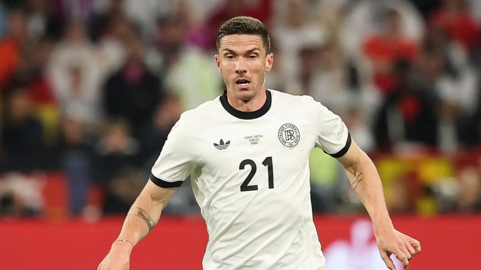 Robin Gosens kann bei Schalke vorerst nicht mittrainieren. (Archivbild)  (Foto: Christian Charisius/dpa)