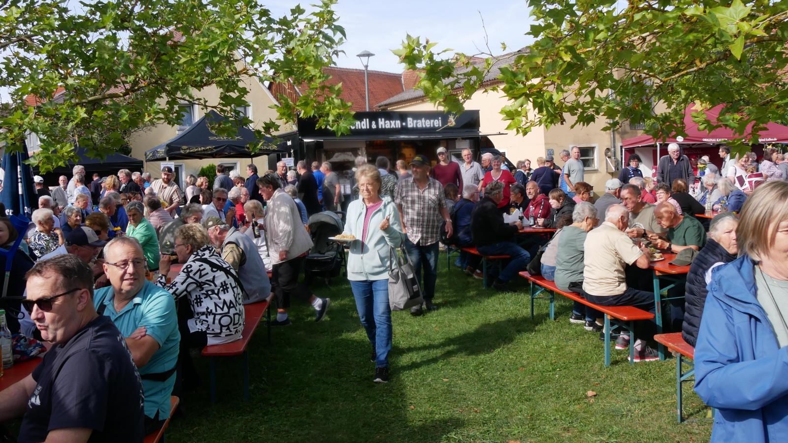 Gäste reisten über 100 Kilometer an: Zum Krautfest kamen Tausende nach ...