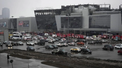 Fast 150 Menschen wurden bei dem Überfall auf die Moskauer Konzerthalle Crocus City Hall getötet. (Archivbild) (Foto: Alexander Zemlianichenko/AP/dpa)