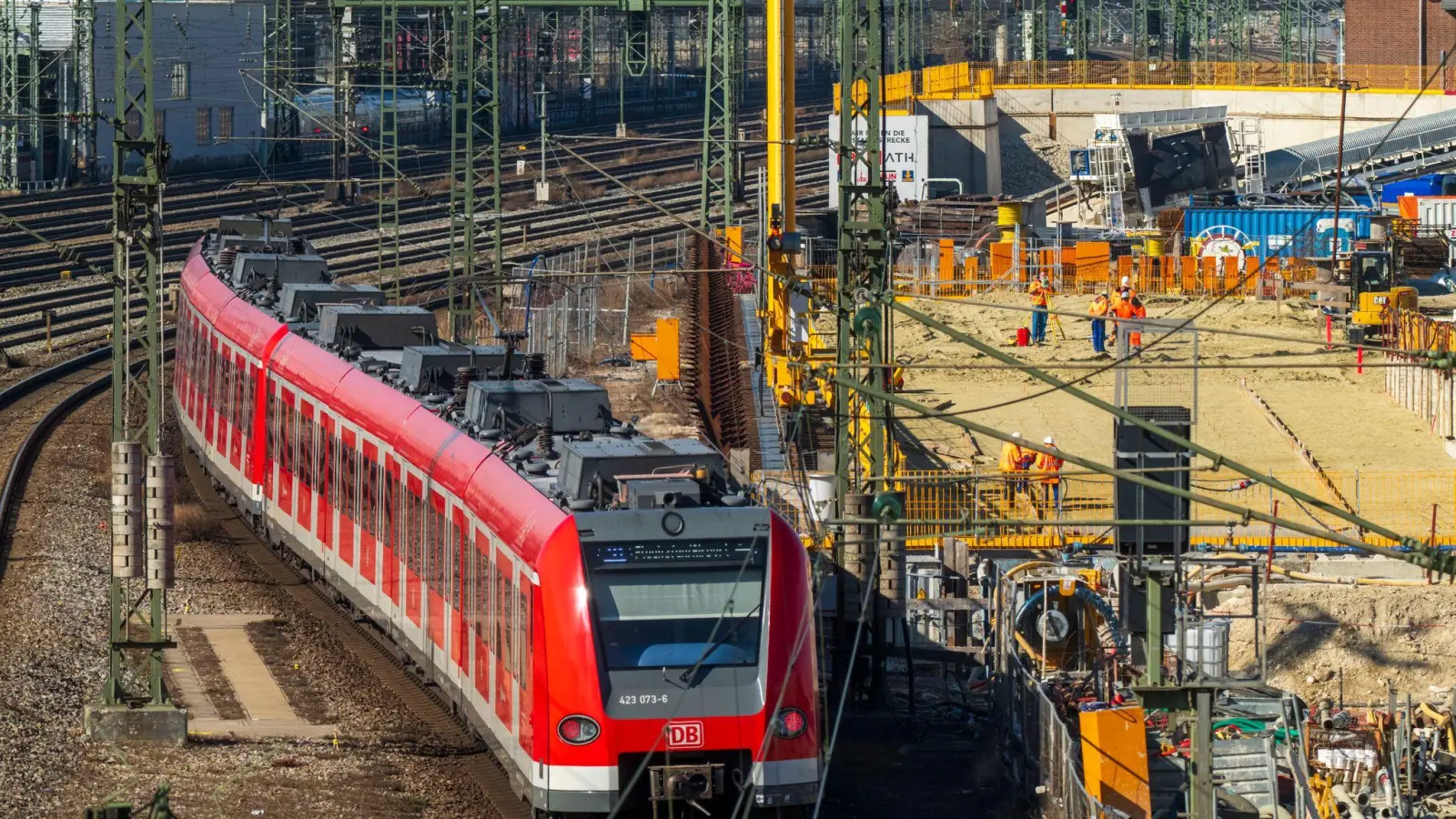 Die zweite Stammstrecke soll den S-Bahn-Verkehr in der Münchner Innenstadt verbessern. (Foto: Peter Kneffel/dpa)