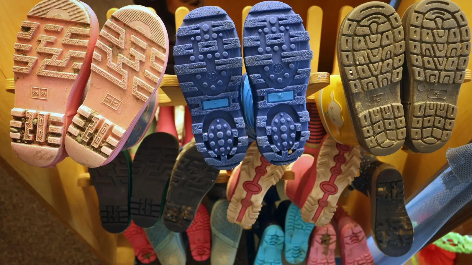 Die Ermittlungen zu einer Kita in Unterfranken, in der Kinder misshandelt worden sein sollen, wurden eingestellt. (Symbolbild) (Foto: Karl-Josef Hildenbrand/dpa)