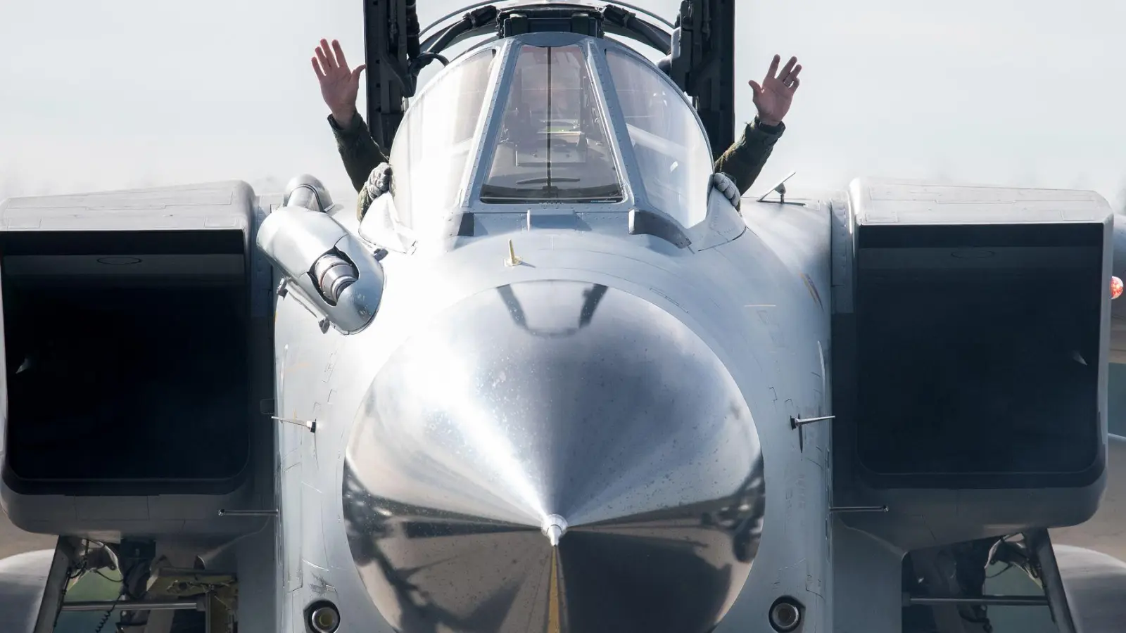 Tornado-Kampfjets sind in der Eifel stationiert, um im Ernstfall US-Atombomben einzusetzen. (Archivbild) (Foto: Rainer Jensen/dpa)