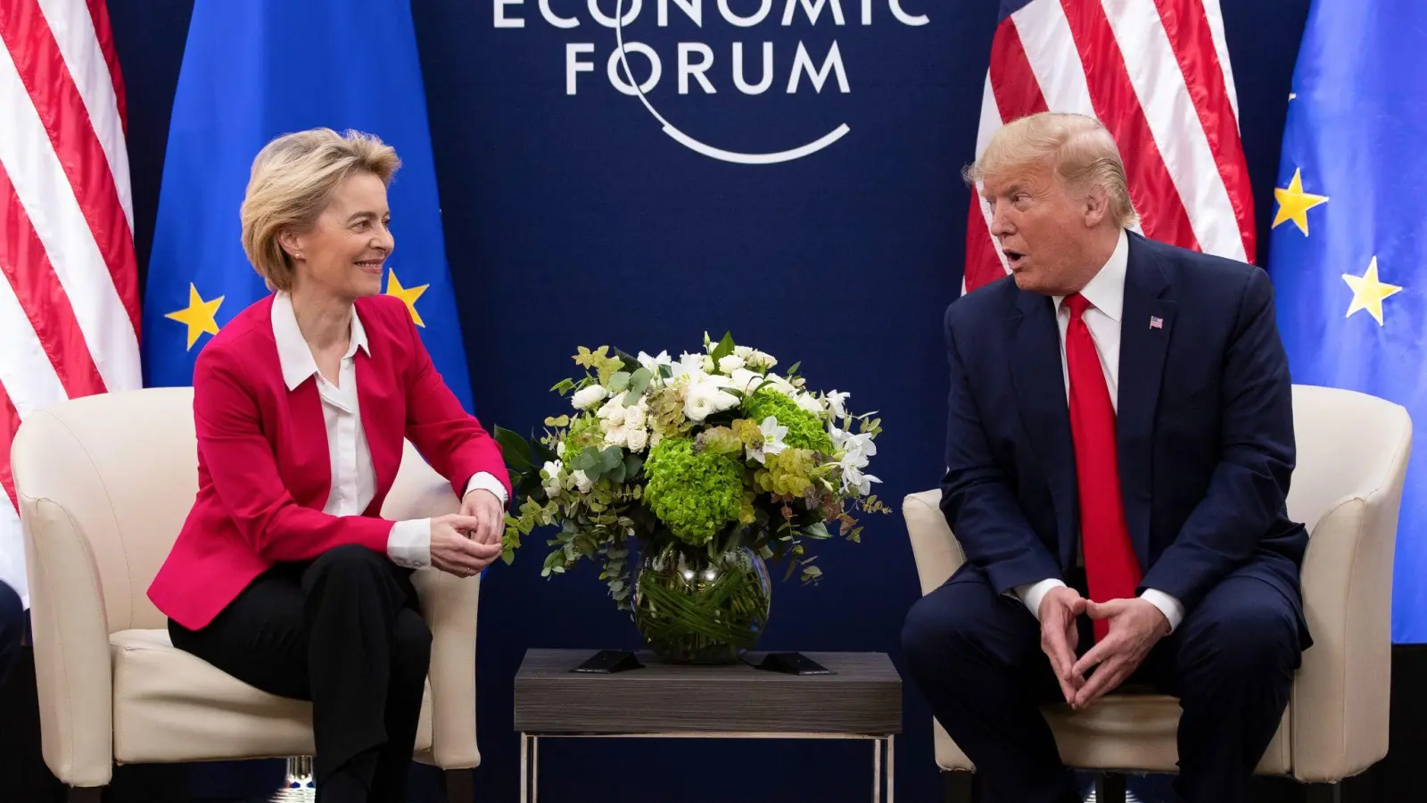 EU-Kommissionschefin Ursula von der Leyen (l) und US-Präsident Donald Trump (Archivbild) (Foto: Evan Vucci/AP/dpa)