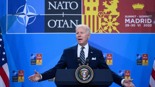 US-Präsident Joe Biden äußert sich bei einer Pressekonferenz zum Abschluss des Nato-Gipfels in Madrid. (Foto: Bernd von Jutrczenka/dpa)