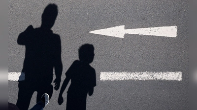 Leibliche Väter bekommen künftig bessere Chancen, offiziell anerkannt zu werden. (Foto: Julian Stratenschulte/dpa/dpa-tmn)