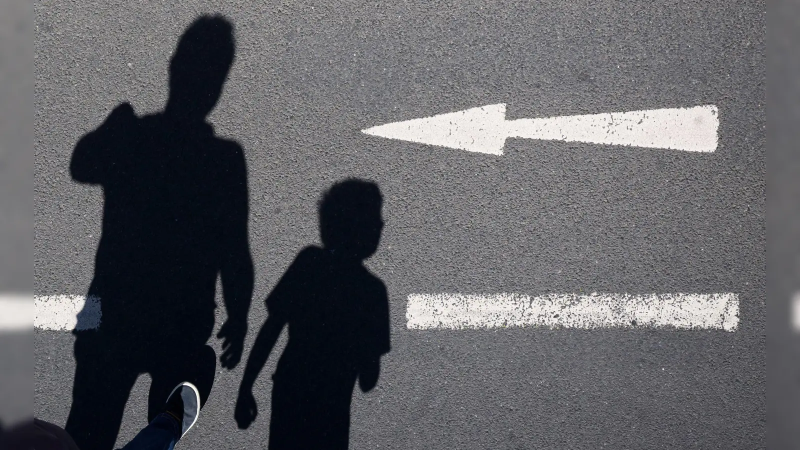 Leibliche Väter bekommen künftig bessere Chancen, offiziell anerkannt zu werden. (Foto: Julian Stratenschulte/dpa/dpa-tmn)