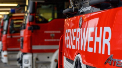 Insgesamt wurden bei dem Einsatz zwölf Feuerwehrleute verletzt.(Symbolbild)  (Foto: Klaus-Dietmar Gabbert/dpa)