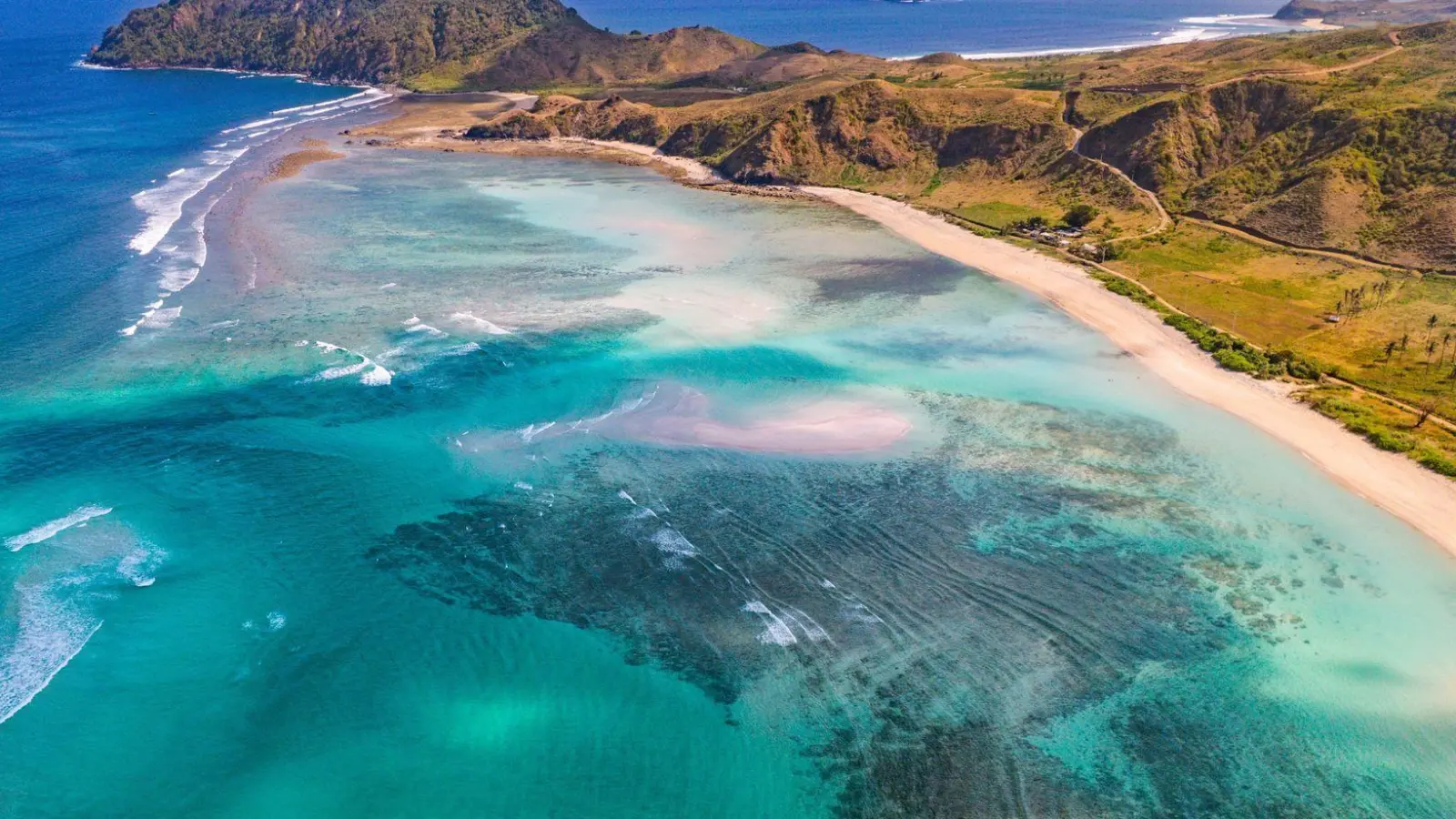 An dieser paradiesischen Küste soll Marina Bay City entstehen. (Foto: Marina Bay City/Lombok/dpa)