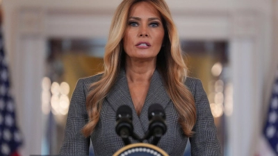Melania Trump: „Ich war nie mit Epstein befreundet.“ (Foto: Jacquelyn Martin/AP/dpa)
