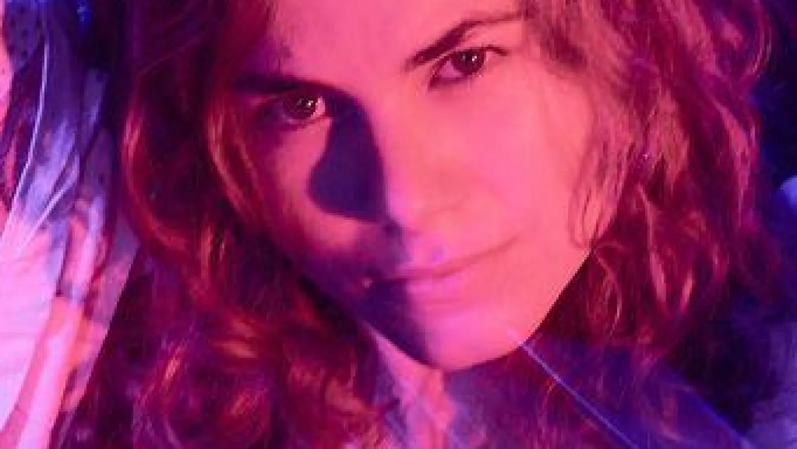 Emma hat ihre Leidenszeit hinter sich gelassen und sprüht nun vor Lebensfreude. (Foto: Mark de Blok/ZDF/dpa)