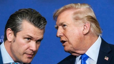 Trump (rechts) und sein Kriegsminister Hegseth versuchen den Spagat zwischen Drohungen und Diplomatie. (Foto: Molly Riley/White House/Planet Pix via ZUMA Press Wire/dpa)