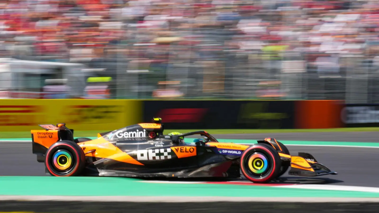 Nach seinem Defekt am McLaren in Zandvoort ist Norris voll in Fahrt. (Foto: Antonio Calanni/AP/dpa)