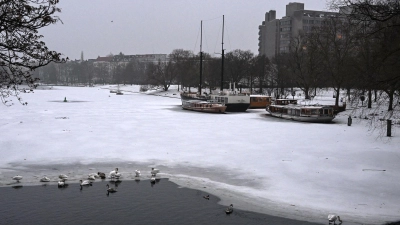 Wetter weiter zweigeteilt: Dauerfrost im Nordosten und fast frühlingshaft mild im Westen.  (Foto: Britta Pedersen/dpa)