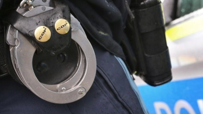 Die im Wagen gefundenen Gegenstände sind mehrere Tausend Euro wert. (Symbolbild) (Foto: Karl-Josef Hildenbrand/dpa)