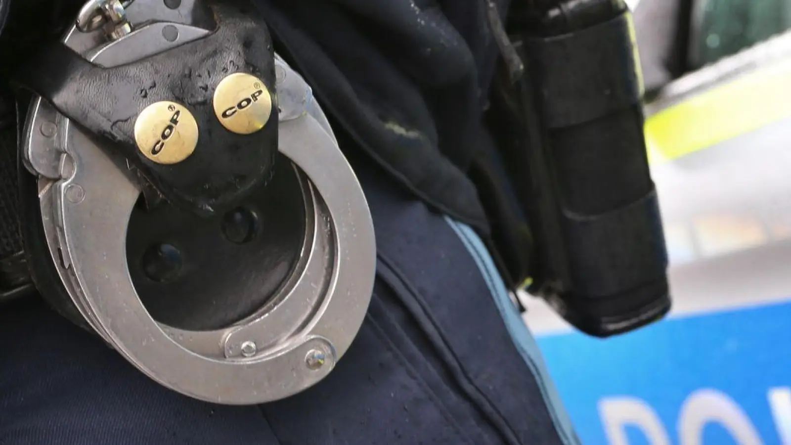 Die im Wagen gefundenen Gegenstände sind mehrere Tausend Euro wert. (Symbolbild) (Foto: Karl-Josef Hildenbrand/dpa)