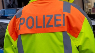Ein Polizist bewahrte einen 37-Jährigen aus Ansbach auf dem Erlanger „Berg” wohl vor dem Erstickungstod. (Symbolbild: Peter Kneffel/dpa)