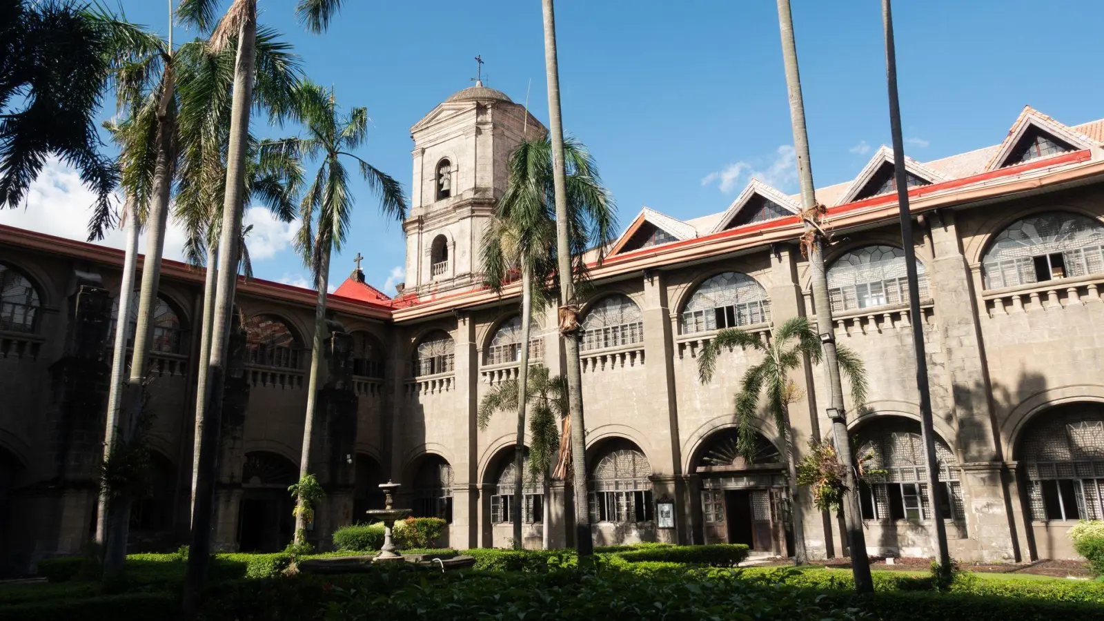 Sakrales Großjuwel, das die Spanier hinterließen: die Barockkirche San Agustín. (Foto: Andreas Drouve/dpa-tmn)